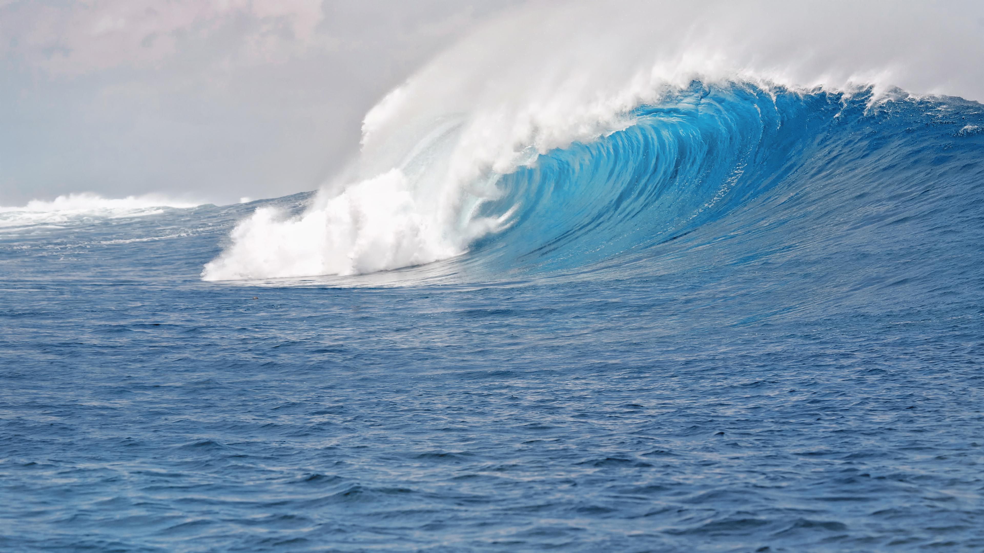 Blue Sea Waves Chromebook Wallpaper