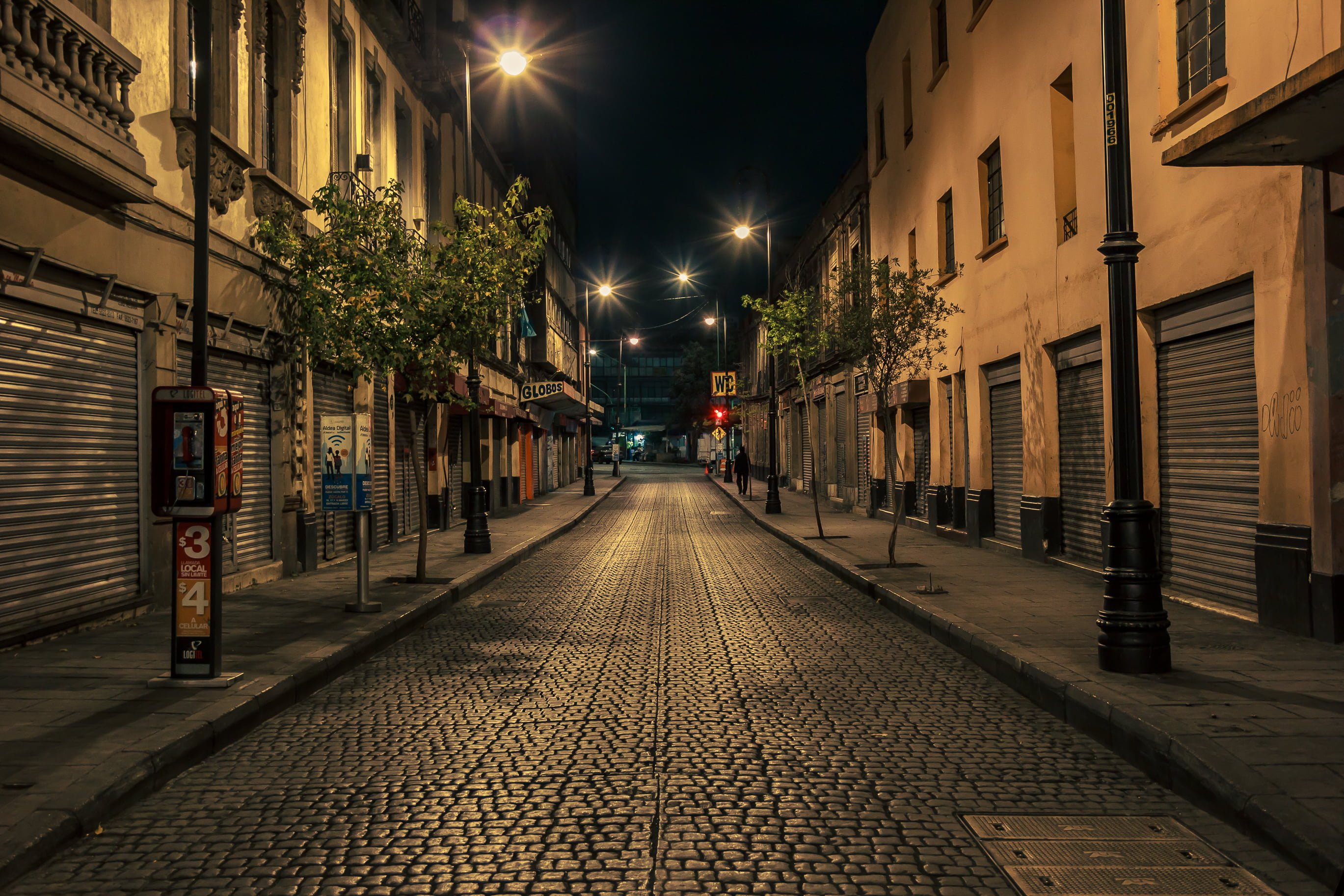 Photography of alley at nighttime HD wallpaper