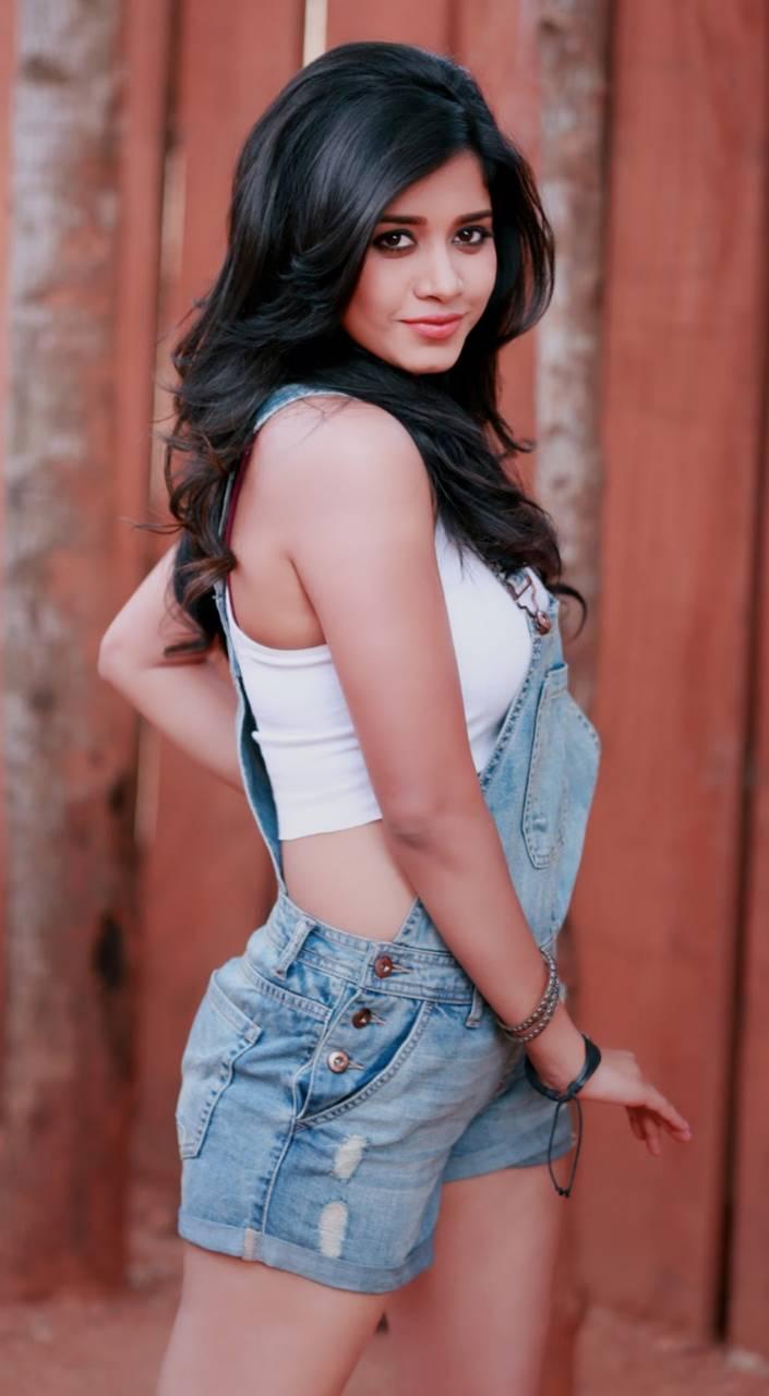 Nabha natesh Wallpaper