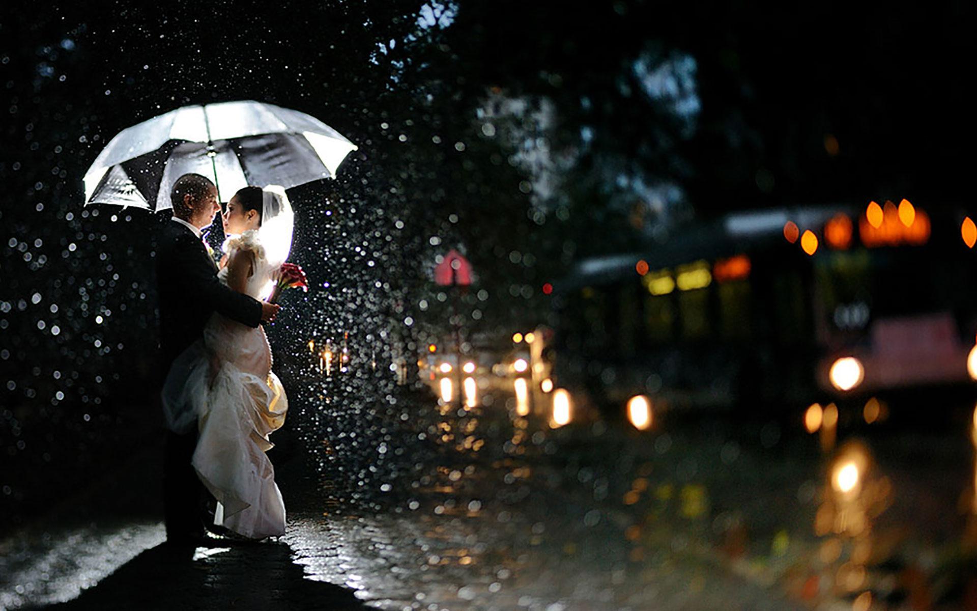 Фото под зонтом в дождь