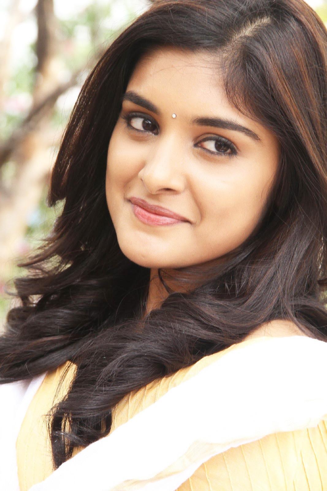 Nivetha Thomas Wallpaper for Android