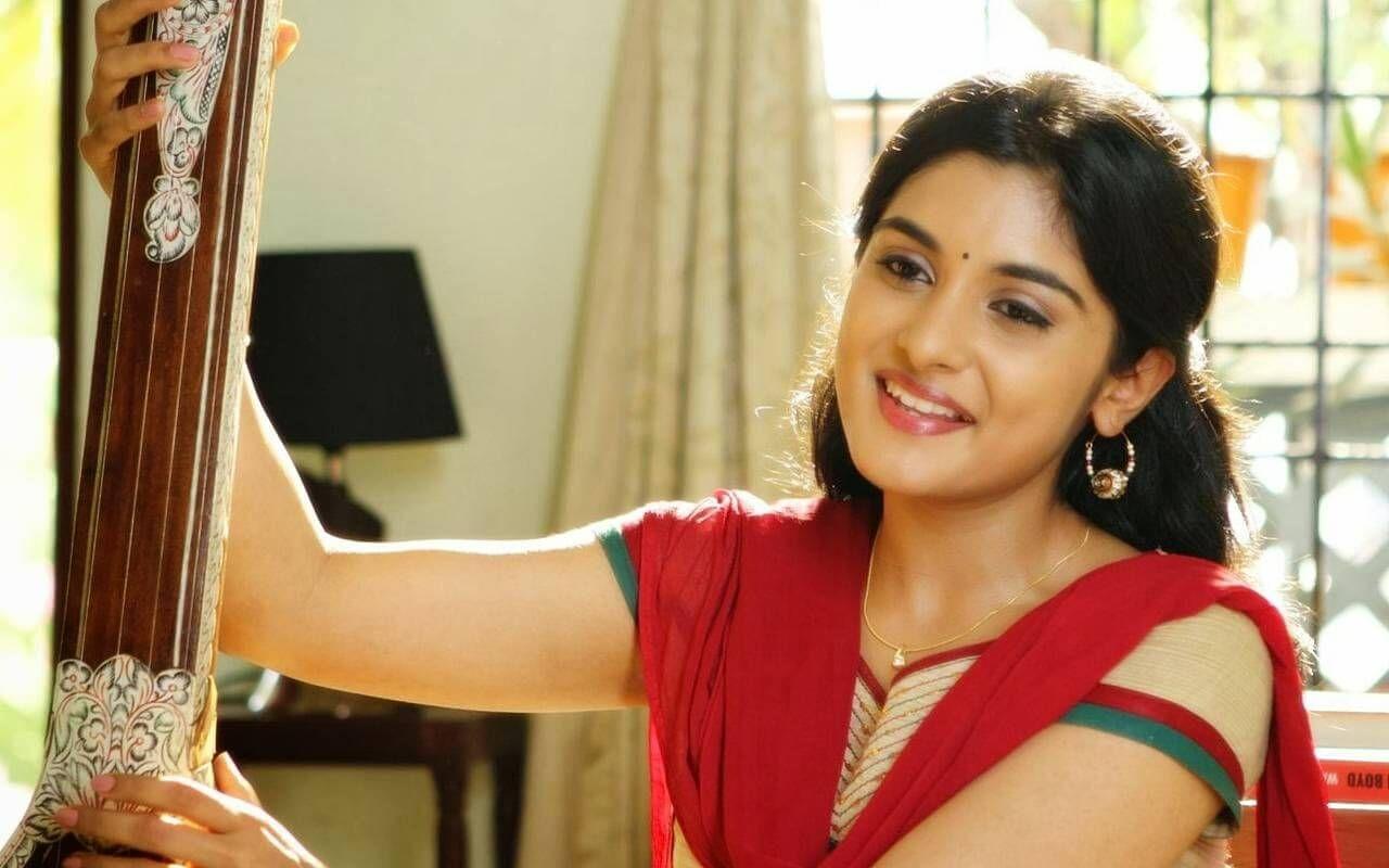 Beautiful Niveda Thomas Photo Gallery