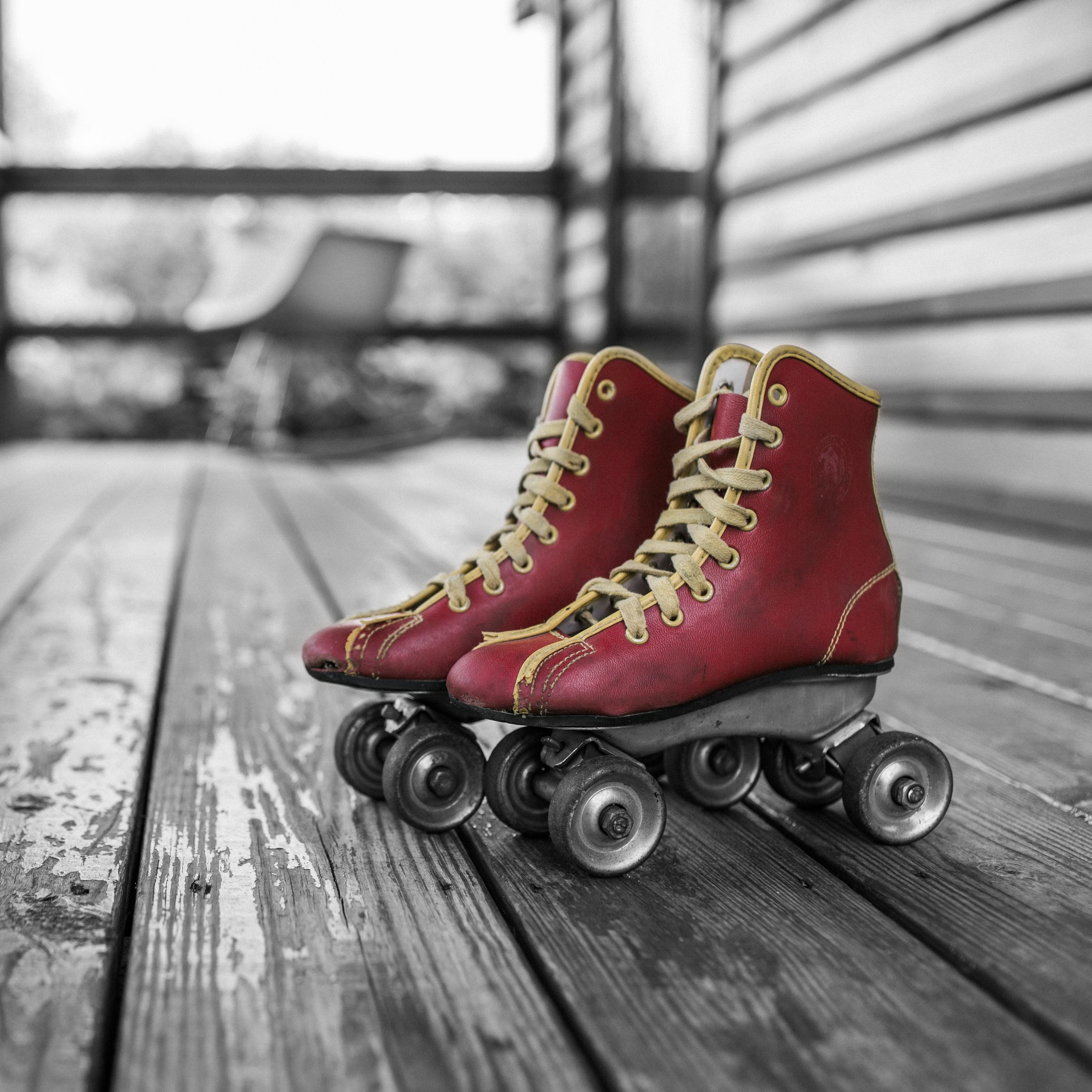 Download wallpaper 3415x3415 rollers, skates, retro, red ipad pro