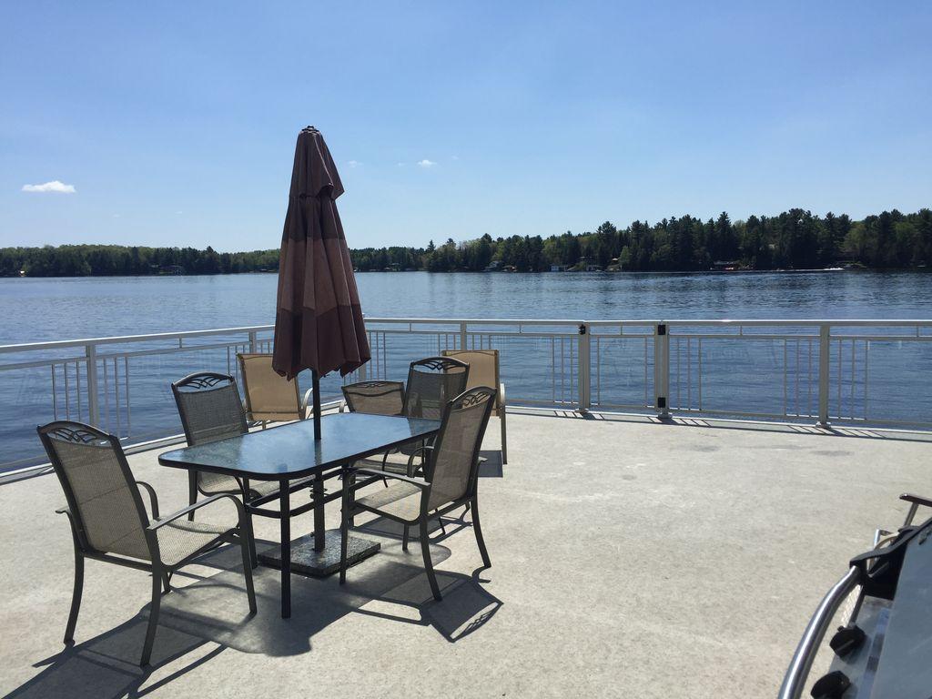 Beautiful Muskoka Lake Boathouse Cottage Port Carling Bala: Most Of Fall Open!