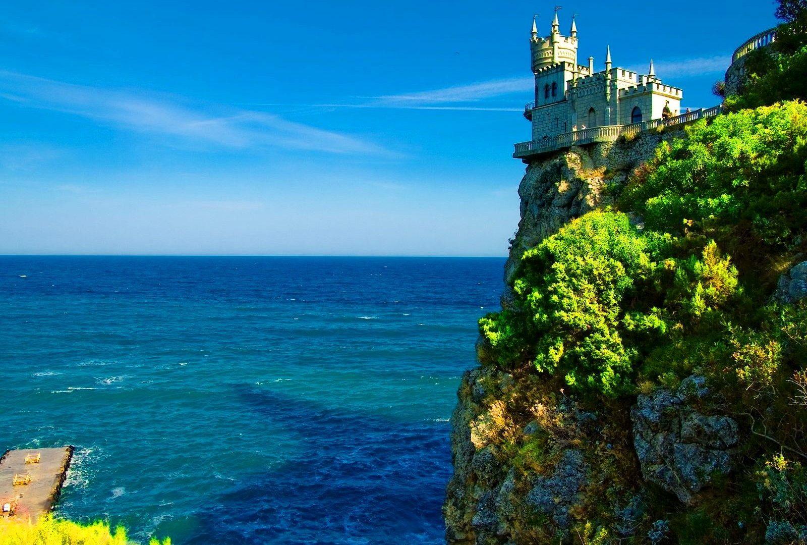 0088DD Color wallpaper: Beauty Autumn Trees Country Road Color Foot