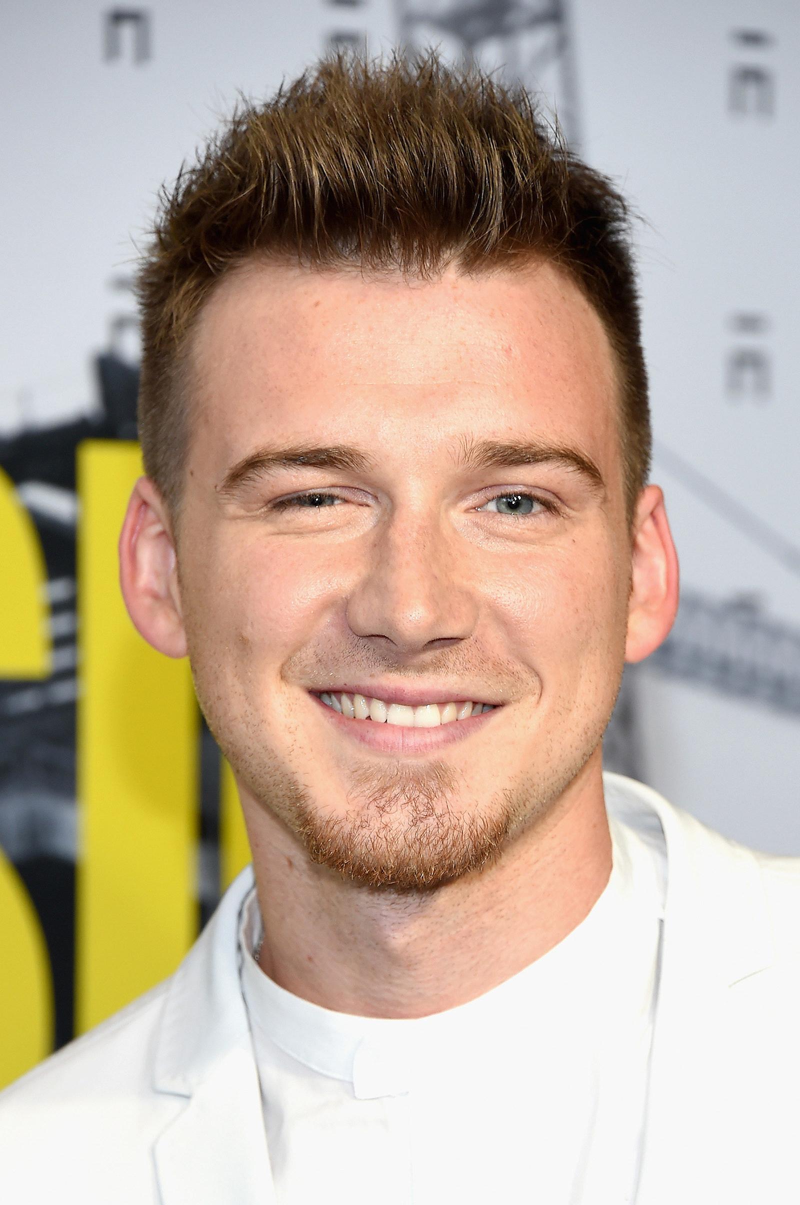 Watch Morgan Wallen's Stripped Down Version Of 'Whiskey Glasses'