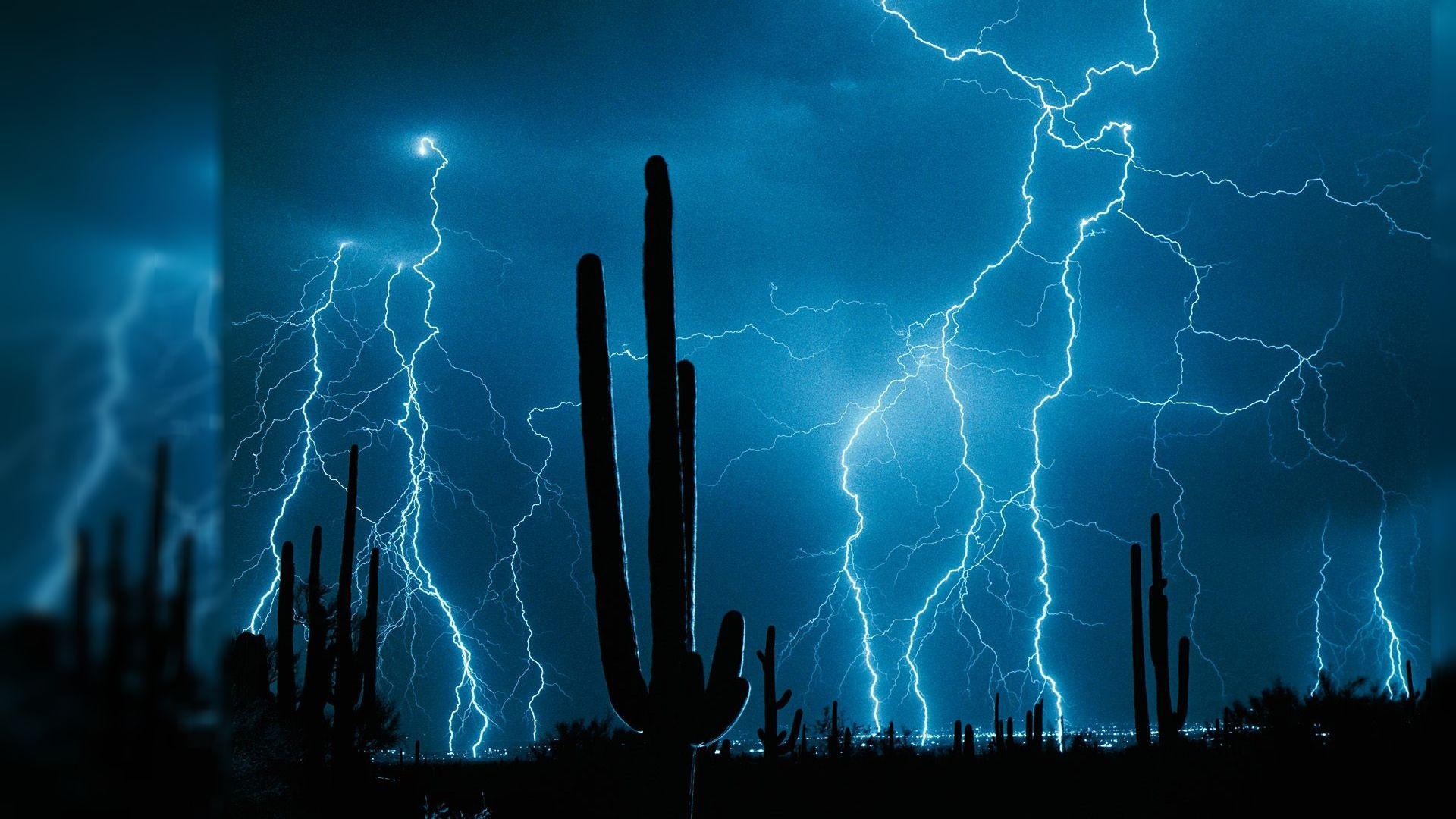 lightening storm over the desert Live Wallpaper In 4K Full HD
