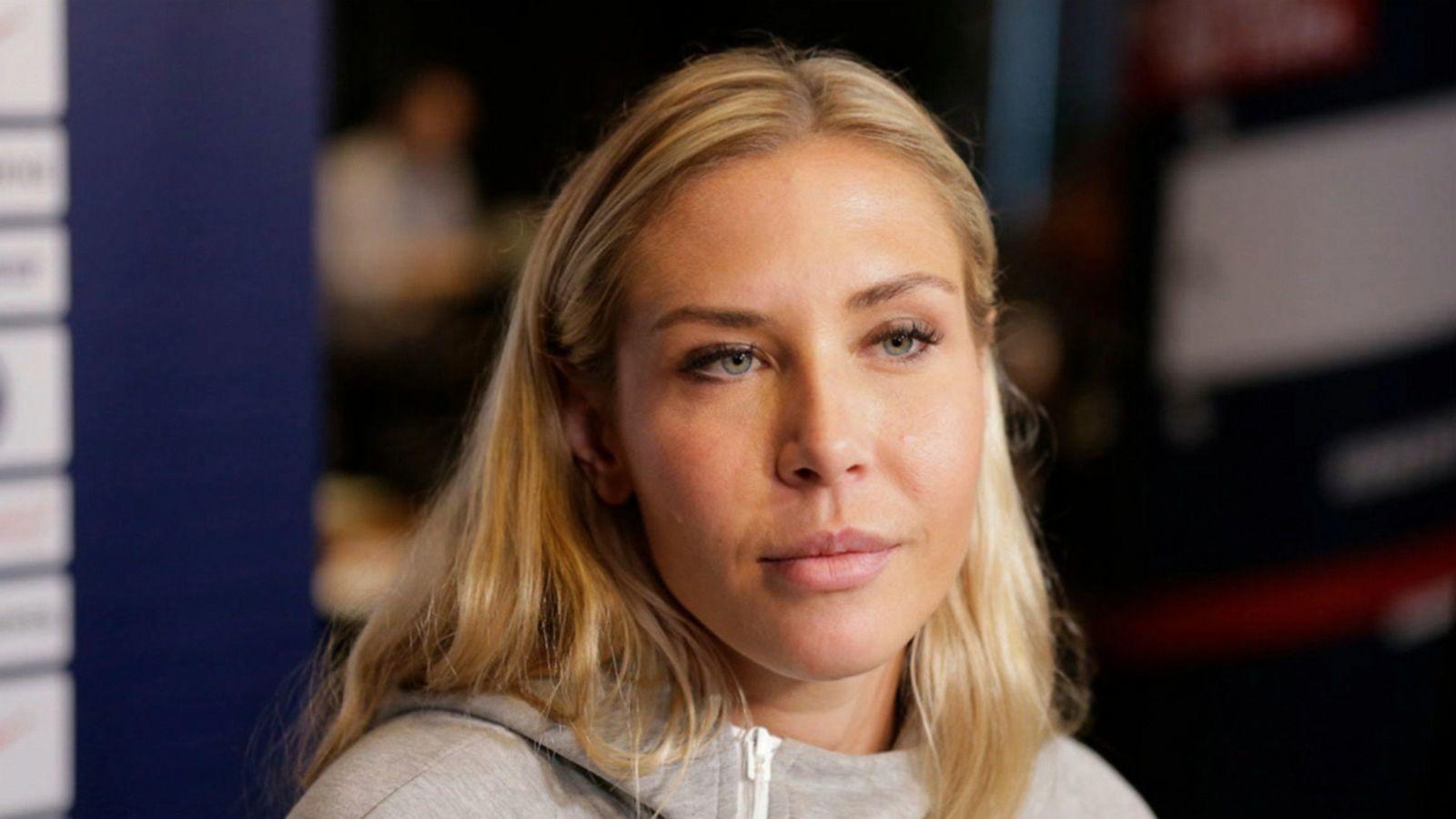US women's soccer player Allie Long has wedding ring, key to city