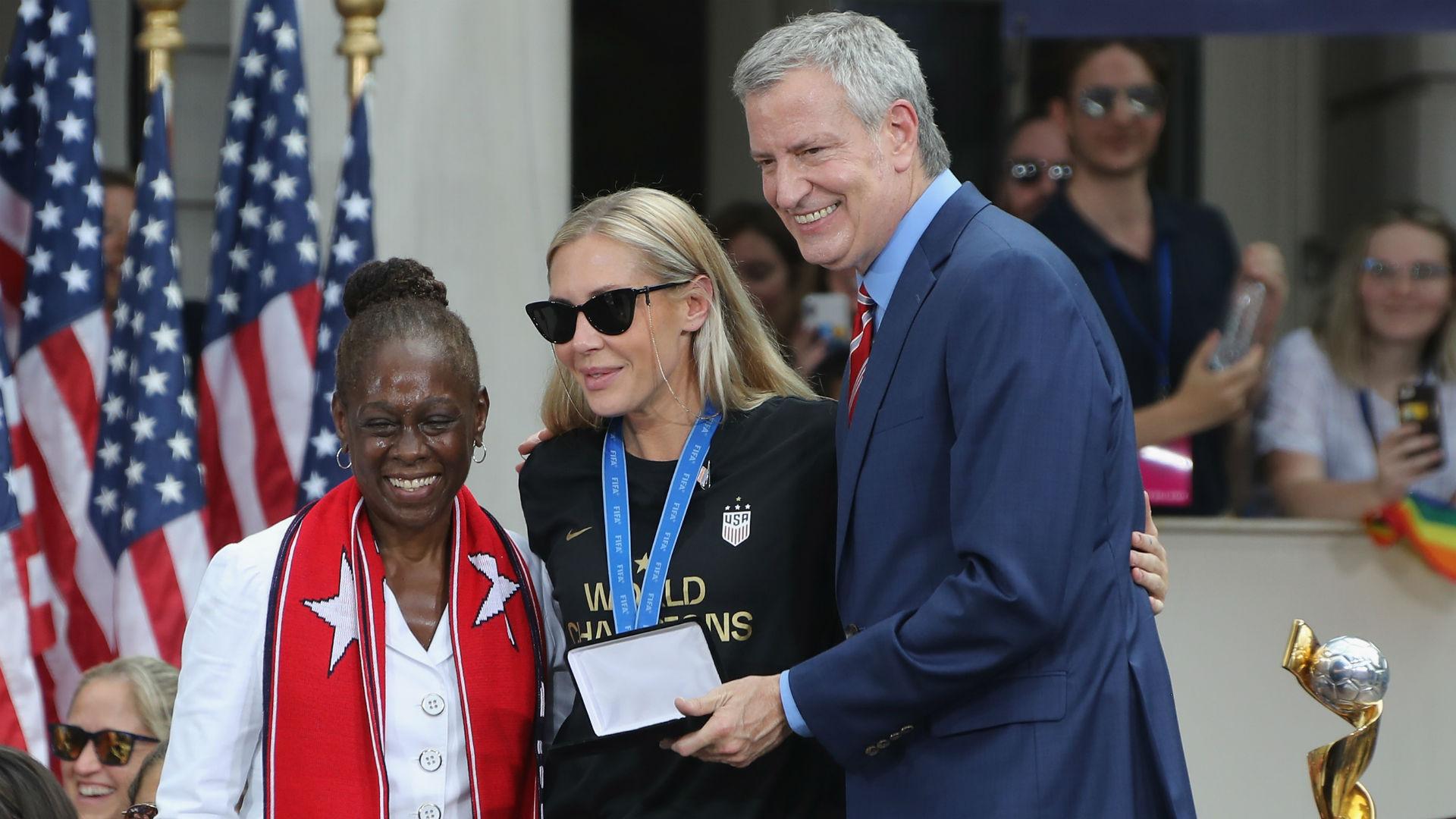 USWNT's Allie Long says hotel room burglarized during ESPYs