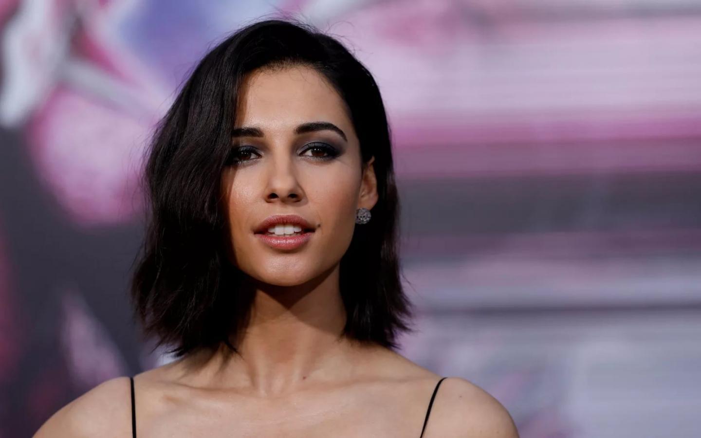 Is Naomi Scott Married?, Husband, Parents, Ethnicity & Early Life