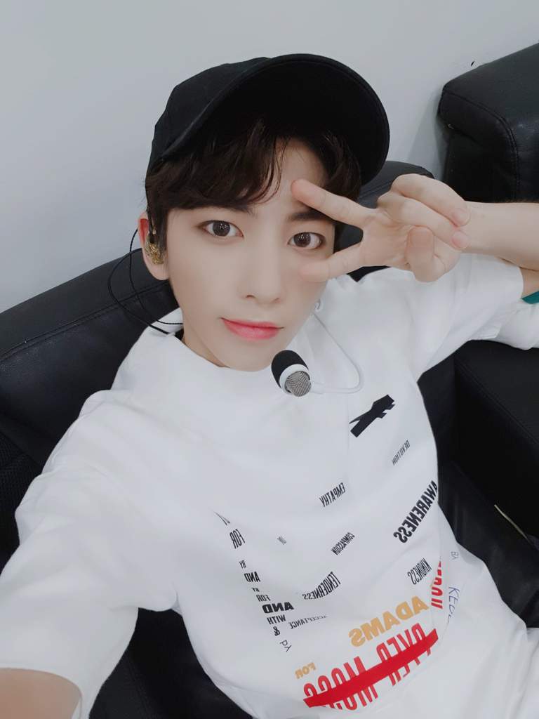 TXT Twitter Update: Taehyun. TXT (투모로우바이투게더) Amino