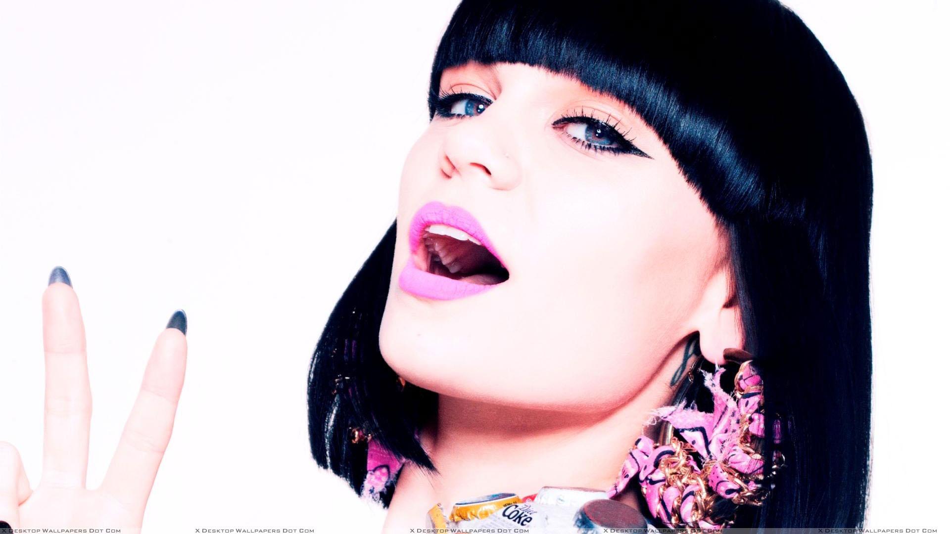 Jessie J Open Mouth Blue Eyes And Pink Lips Face Closeup Wallpaper