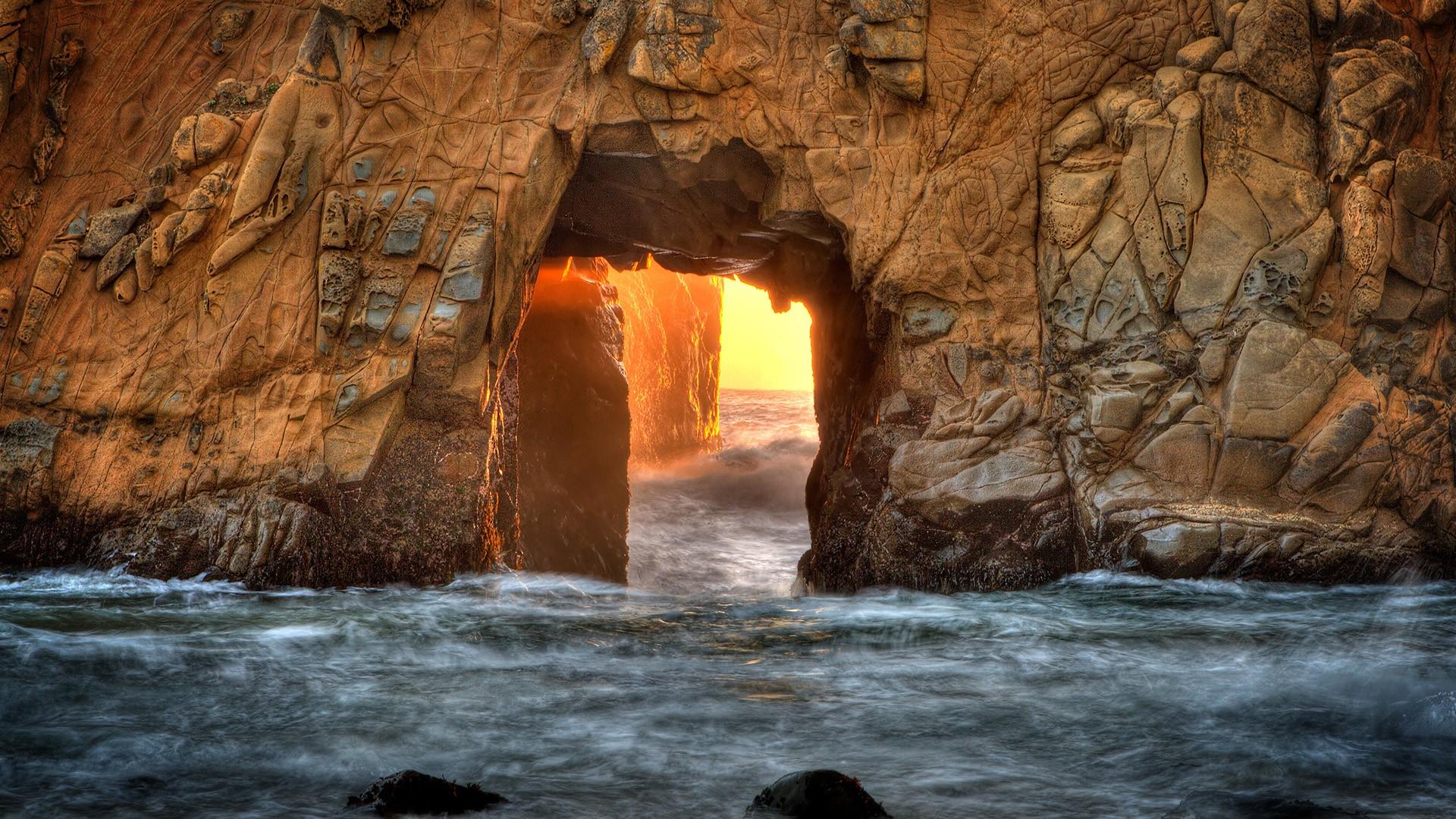 Pfeiffer Beach Keyhole, Big Sur, California, USA. Windows 10