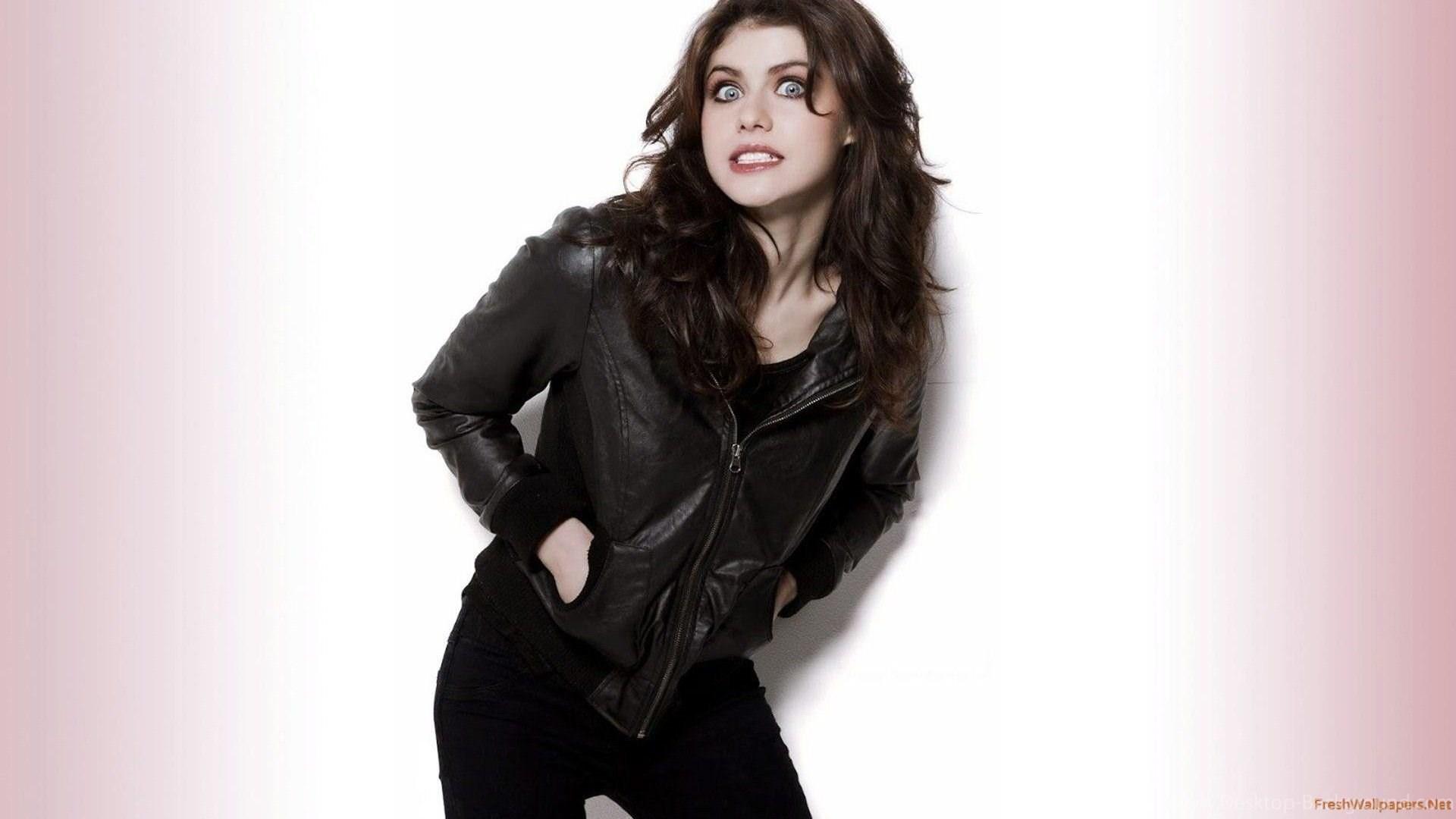 Alexandra Daddario, Leather Jacket Wallpaper Desktop Background