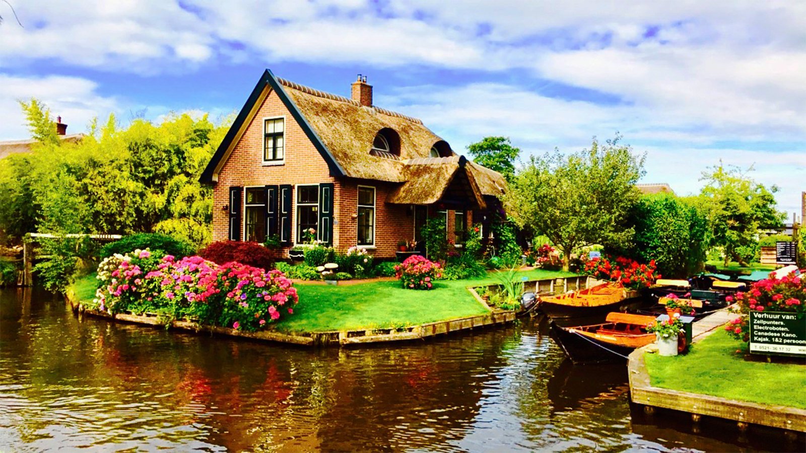 Giethoorn magical village with mystical feel in Holland