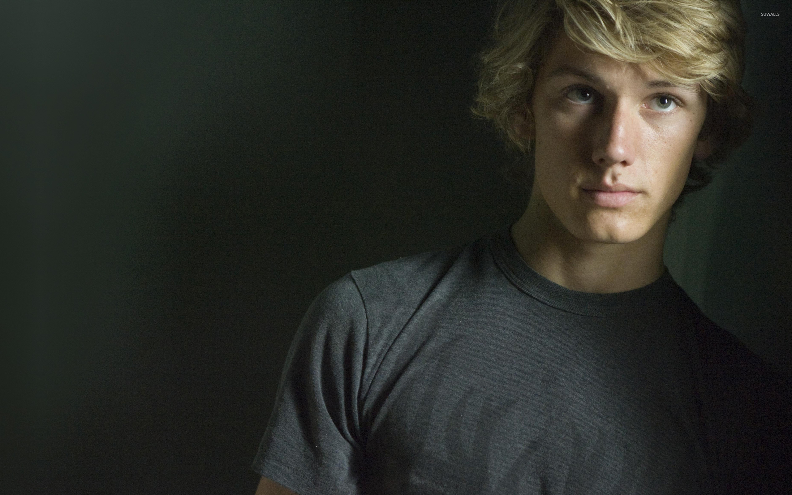 Alex Pettyfer [3] wallpaper celebrity wallpaper