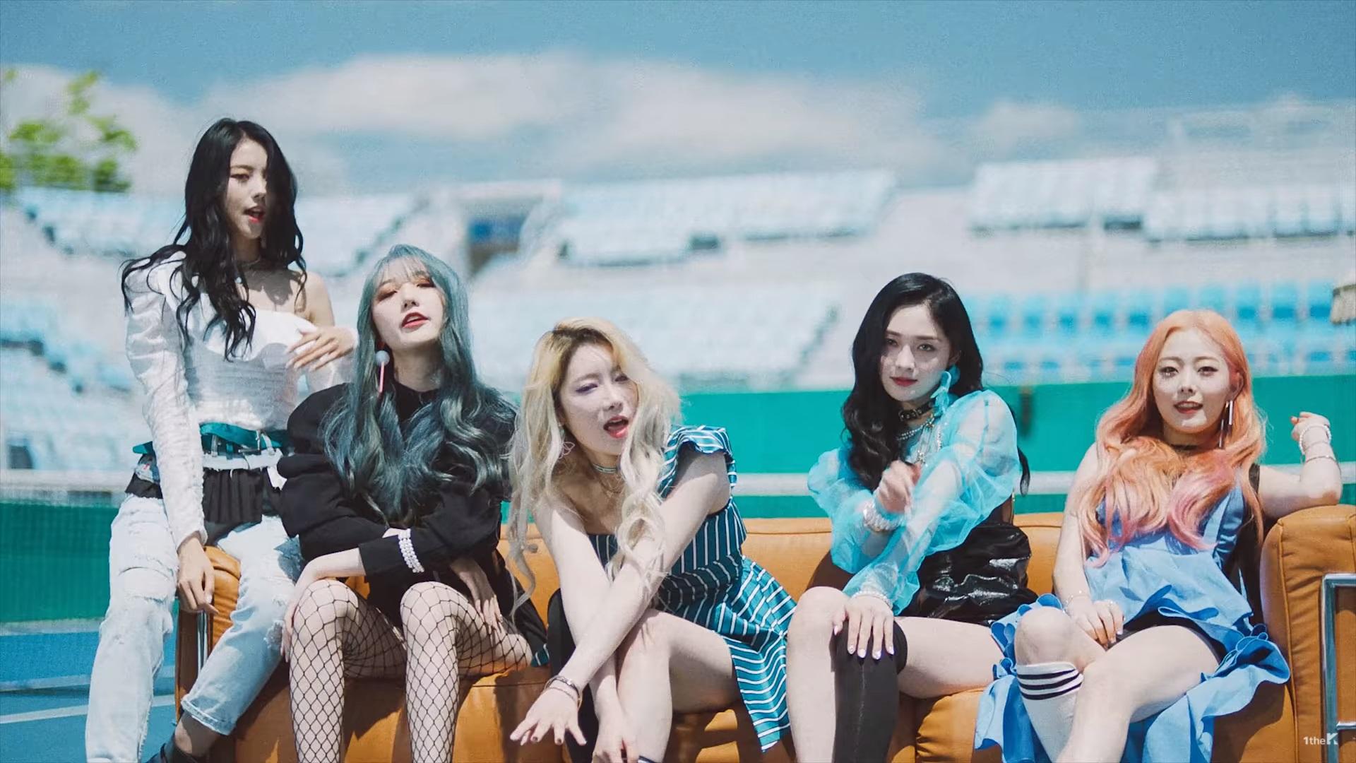 Sub Unit PRISTIN V Seksi Dan Berkarisma Pada MV Debut 'Get It'