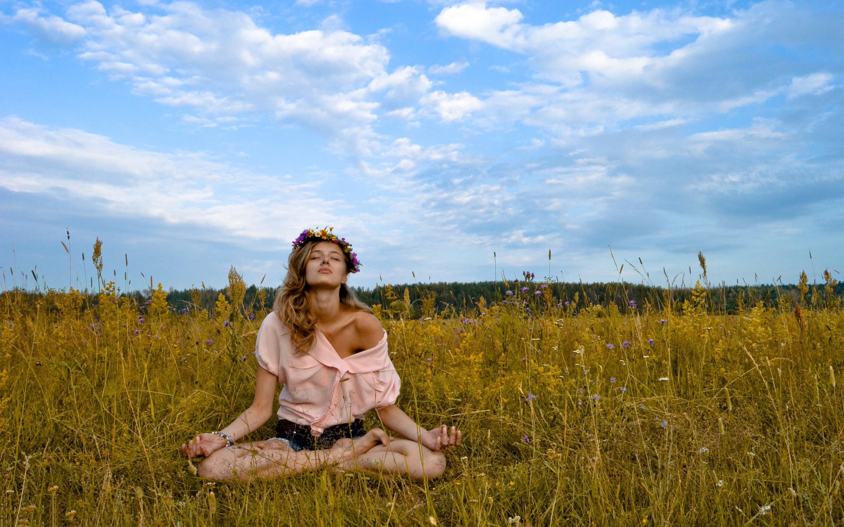 Outdoor Meditation Girl Wallpaper 53138 2880x1800px