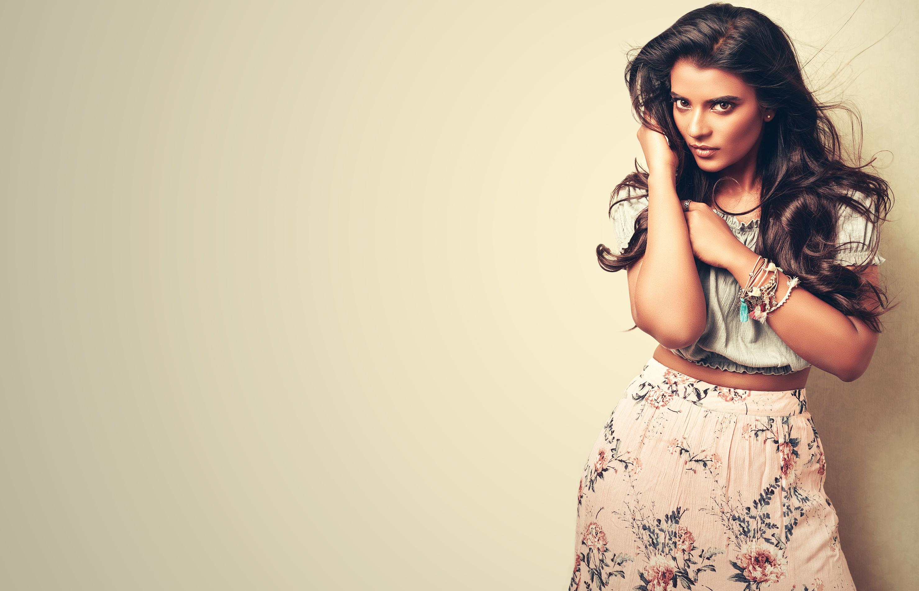 Aishwarya Rajesh HD Wallpaper