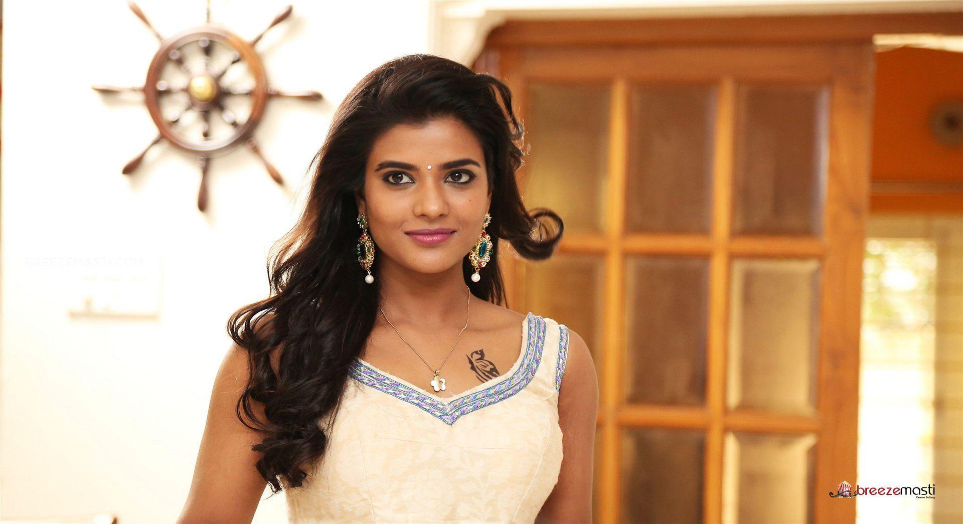 Aishwarya Rajesh Photo, Stills, Image Gallery