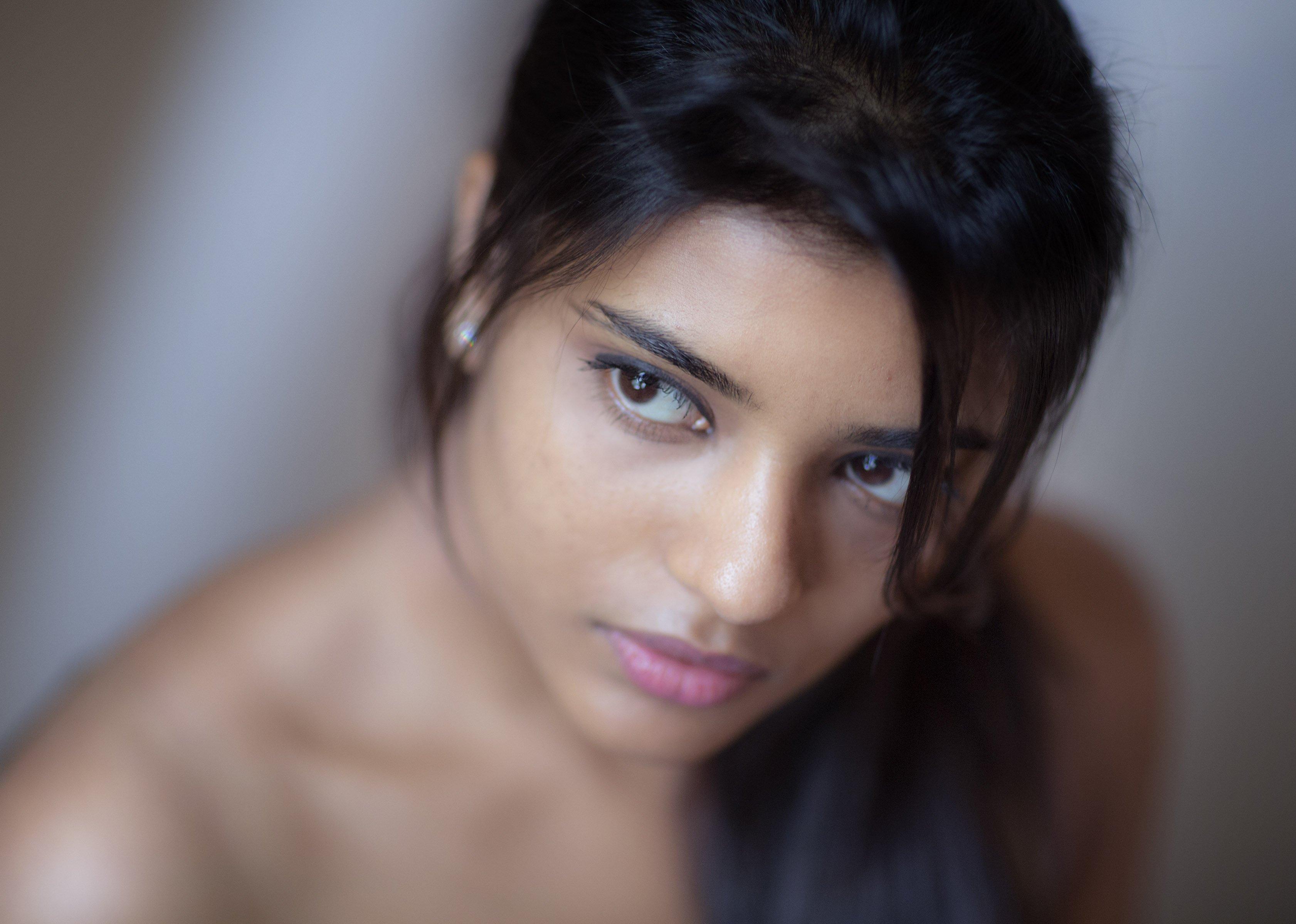 Aishwarya Rajesh New Still 14 Wallpaperx2400