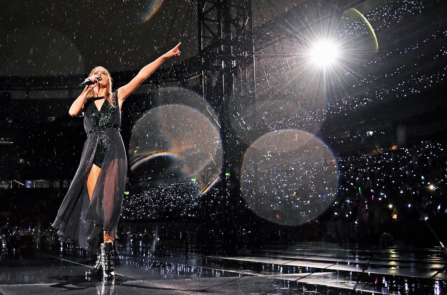 Taylor Swifts Reputation Stadium Tour Wallpapers Wallpaper Cave 