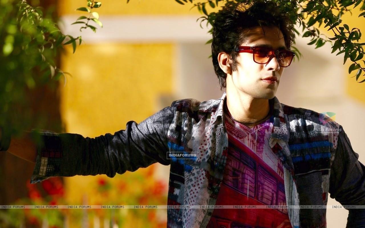 Wallpaper Nautiyal size:1280x800