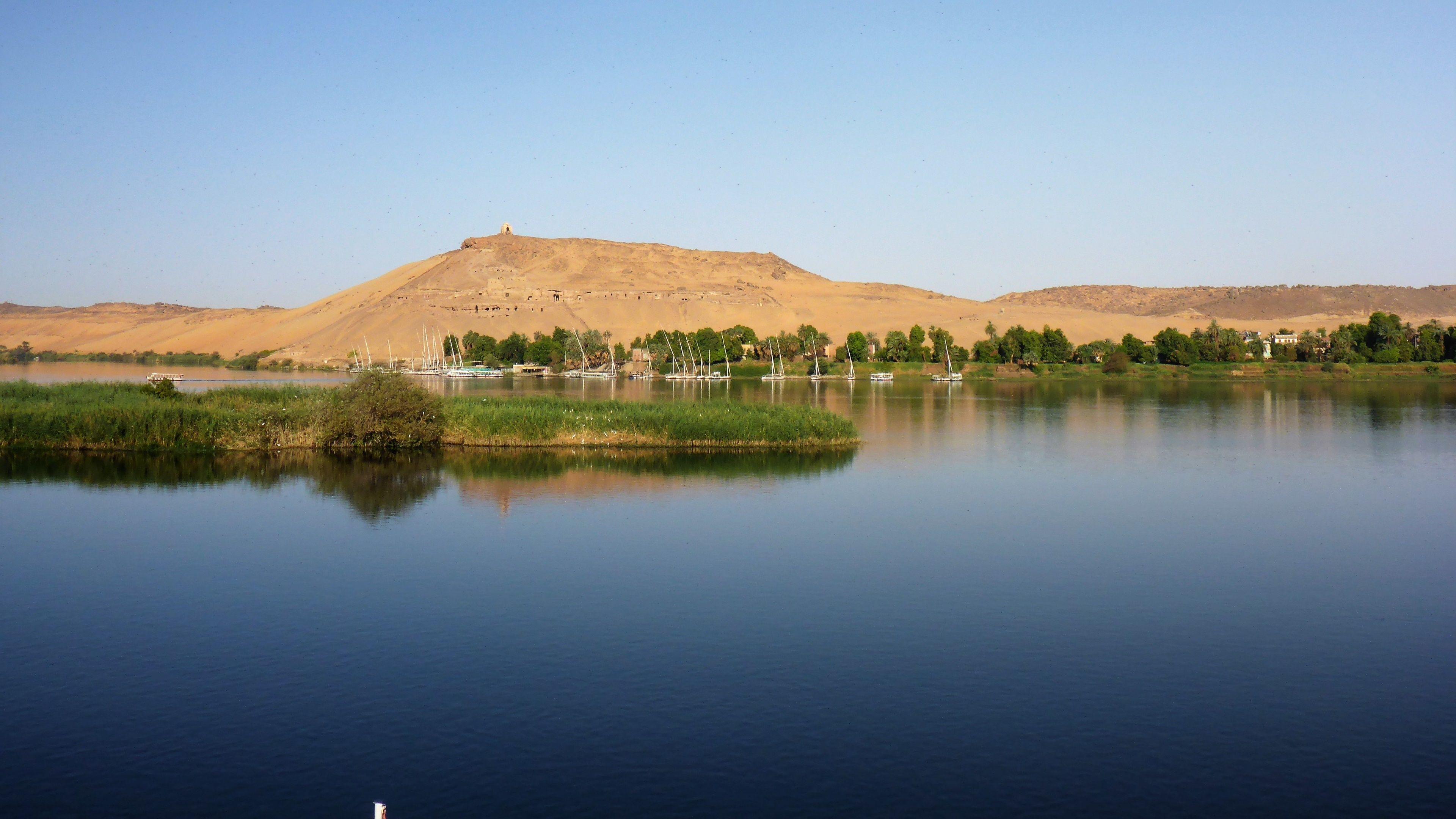 Nile River cruise tours between Luxor and Aswan