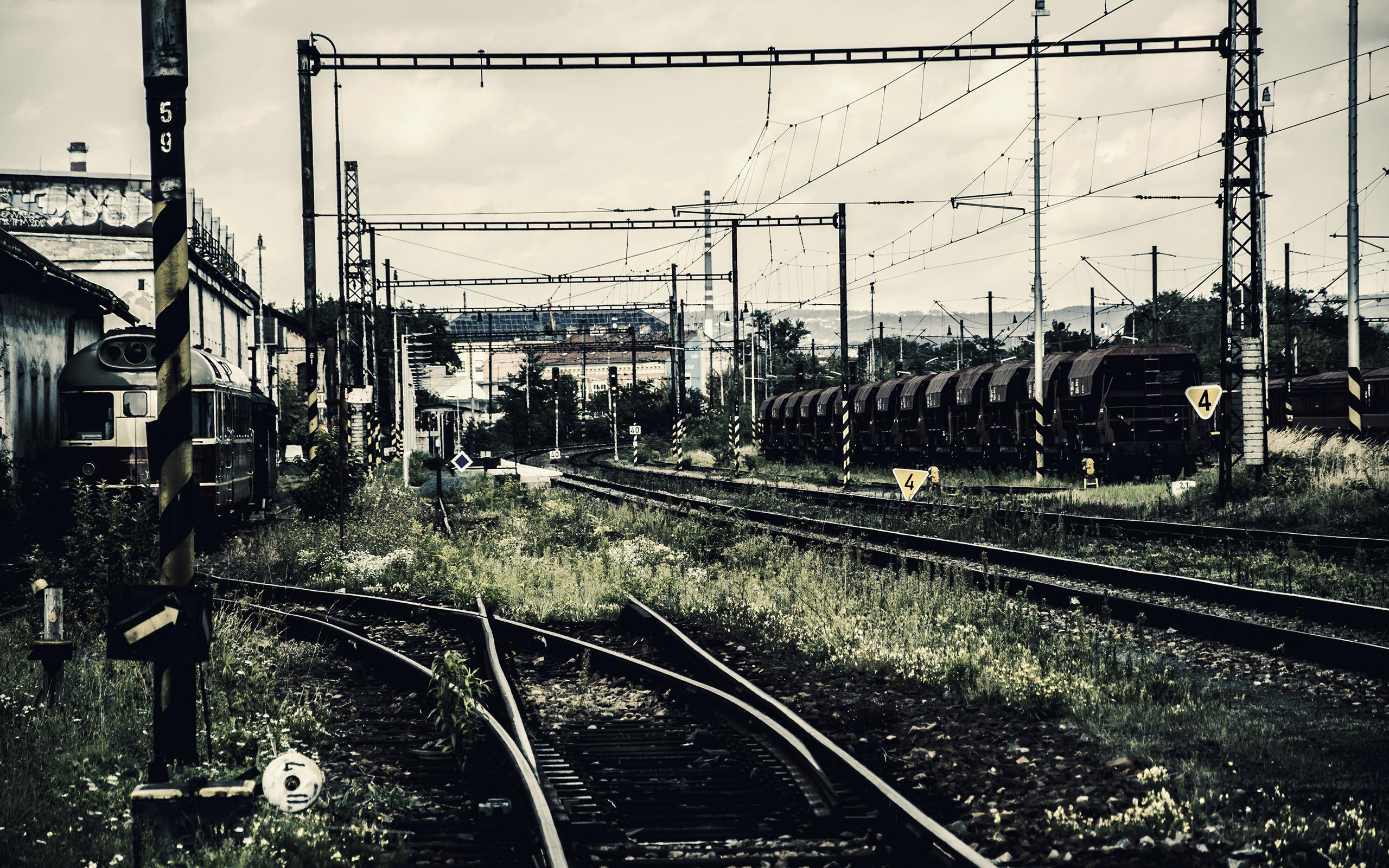 Abandoned Rail Tracks Wallpaperx1600