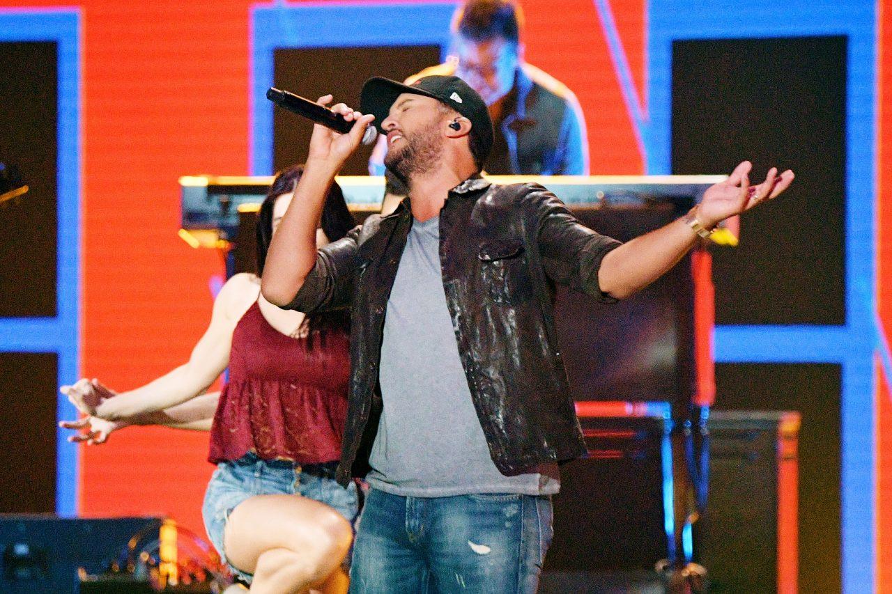 Luke Bryan Brings Smooth 'Knockin' Boots' to 2019 CMT Awards Sounds