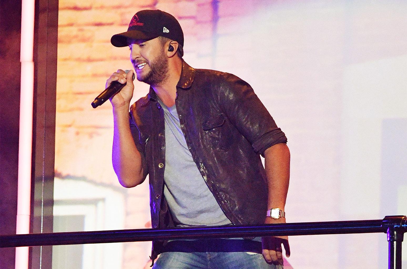 Luke Bryan's 2019 CMT Awards Performance: Watch