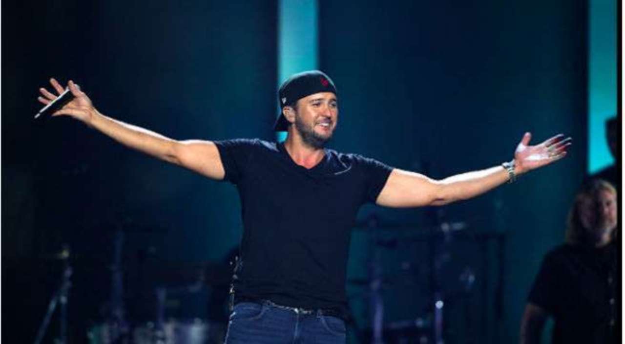 Luke Bryan Interrupted by Dog, Friends' Phone Call While Trying to
