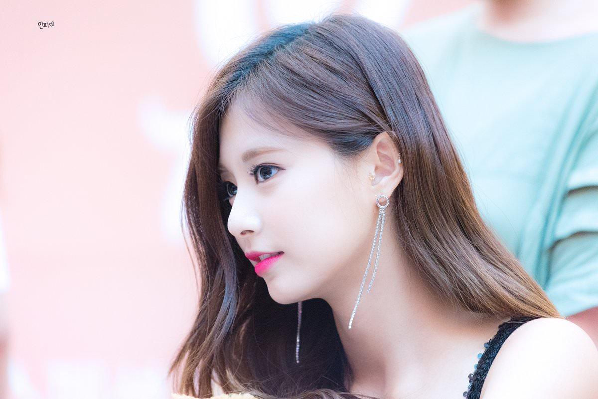 You'll Believe TWICE's Tzuyu Invented Visuals After Seeing These