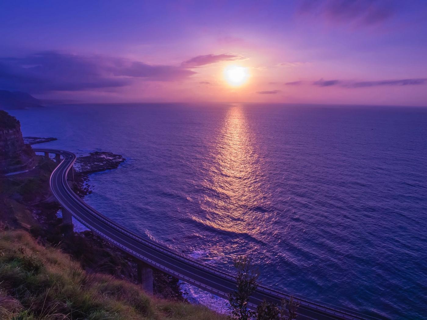 Download wallpaper 1400x1050 sea, sunset, bridge, horizon, purple