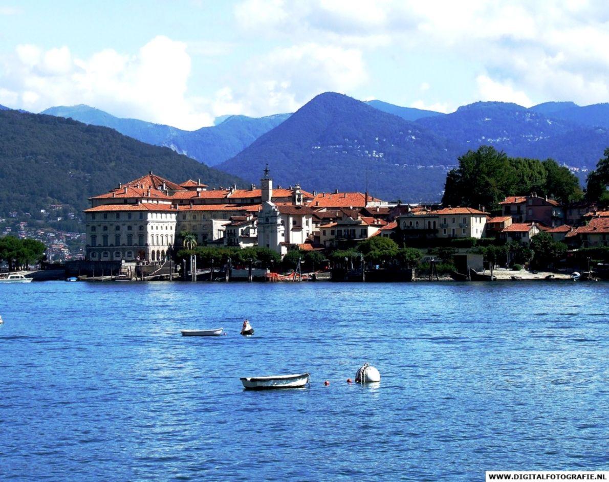 House And Lake HD Wallpaper