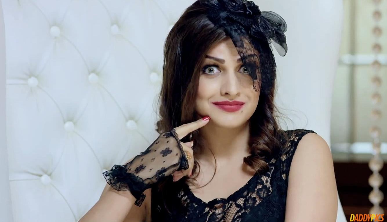 Himanshi Khurana Beautiful HD Wallpaper. Desktop Photo