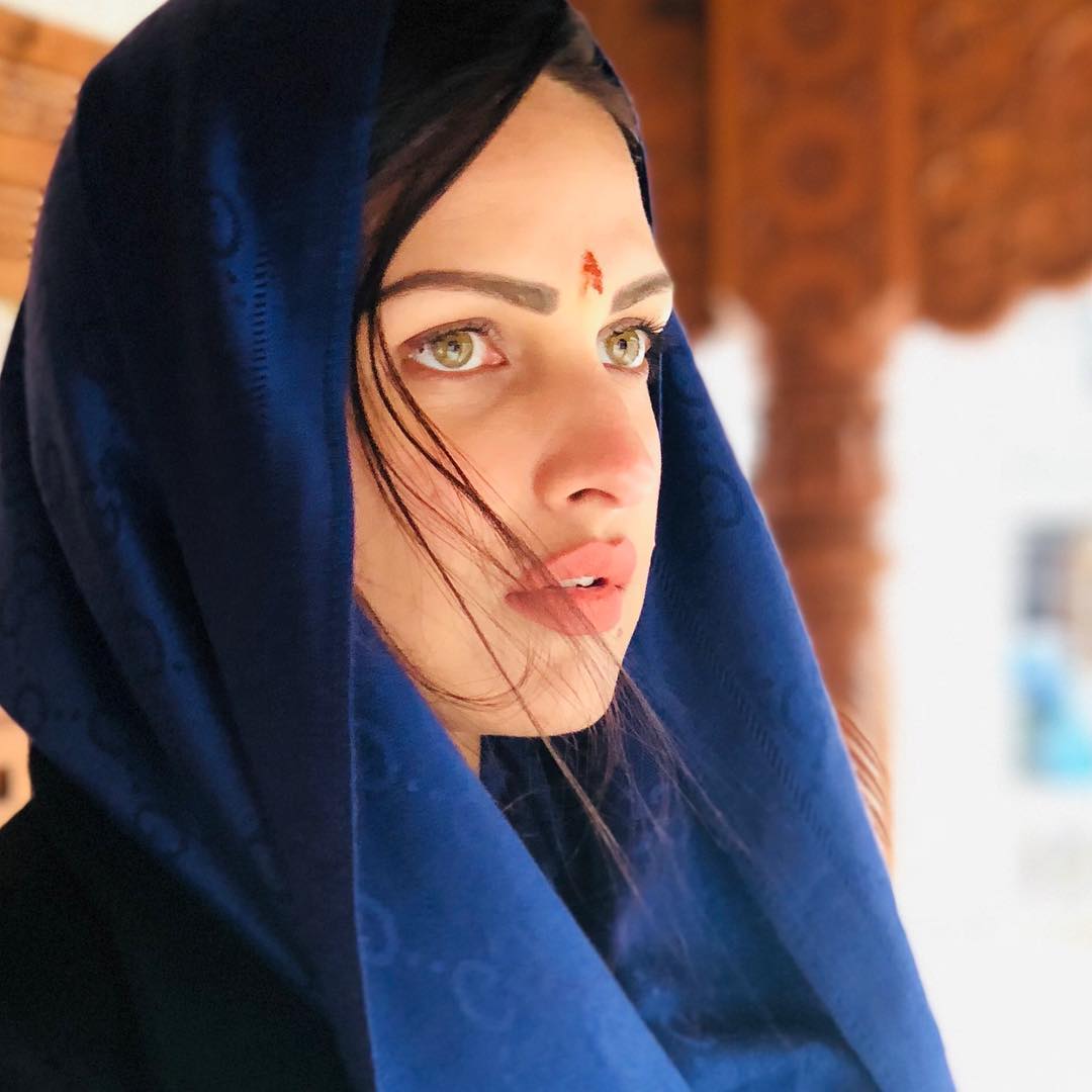 Beautiful Himanshi Khurana Latest HD Image, Pics, Wallpaper
