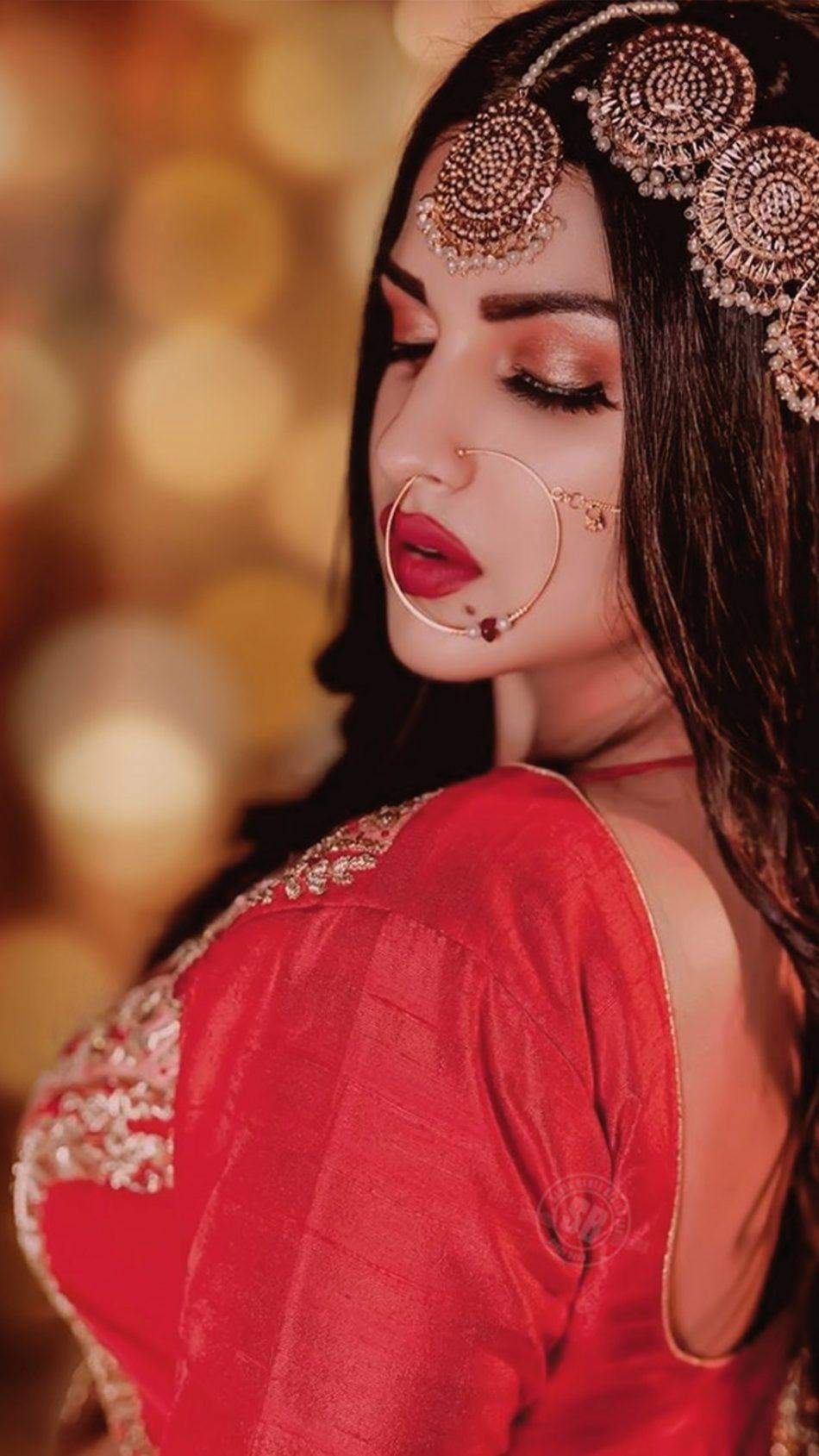 Download Himanshi Khurana In Red Dress Free Pure 4K Ultra HD Mobile