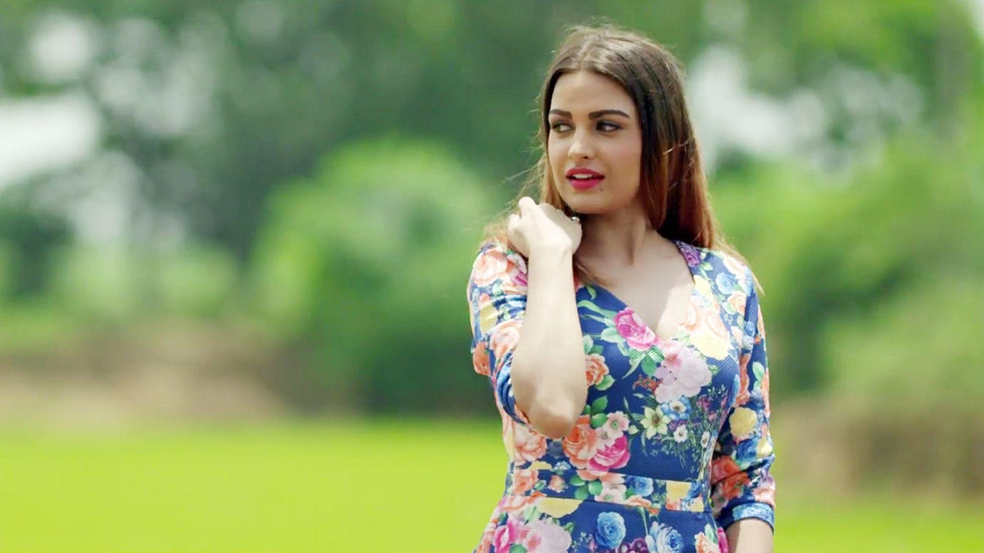 Himanshi Khurana Wallpaper HD 10432