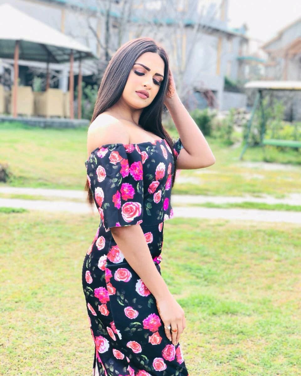 Beautiful Himanshi Khurana Latest HD Image, Pics, Wallpaper