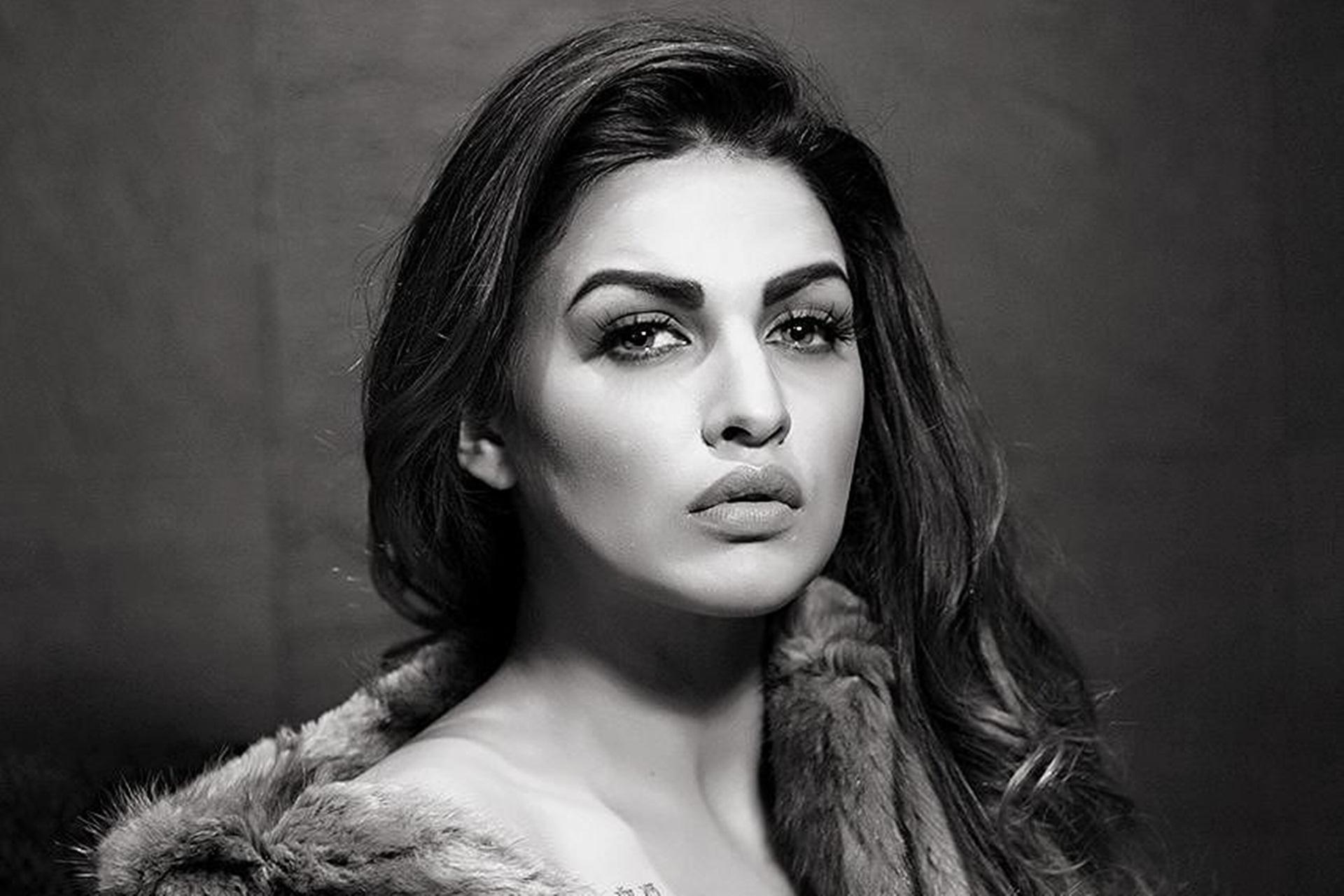 Himanshi Khurana Wallpaper HD 13859