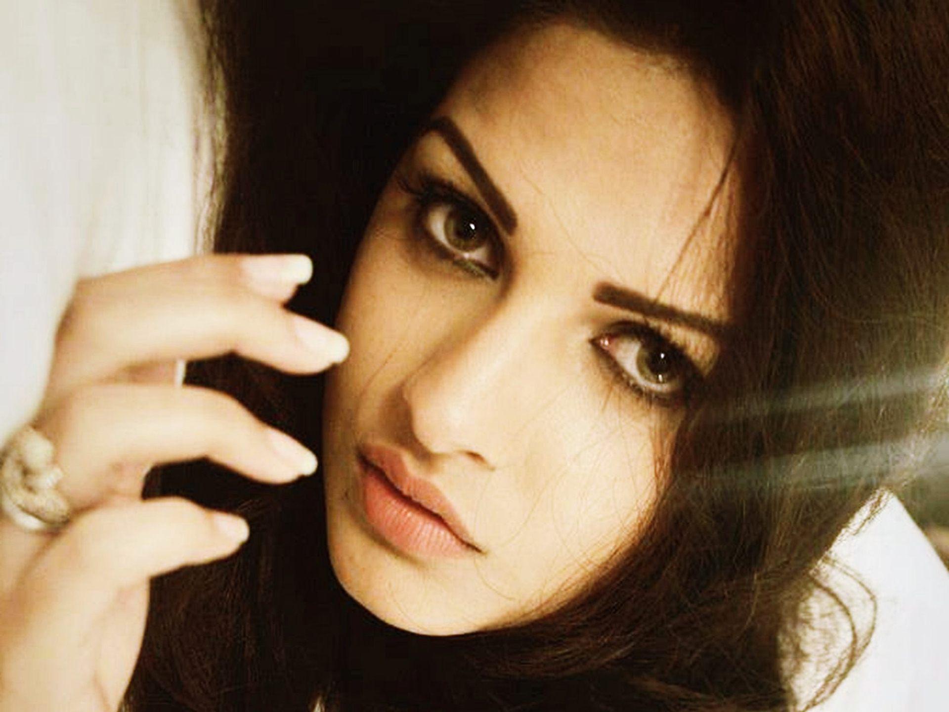 Himanshi Khurana Punjabi Girl HD Desktop Wallpaper, Widescreen