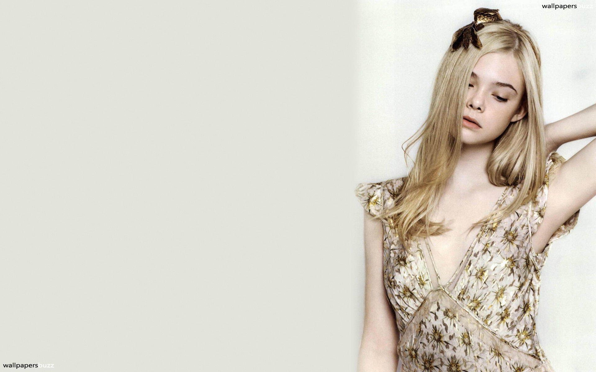 Elle Fanning in a golden dress HD Wallpaper