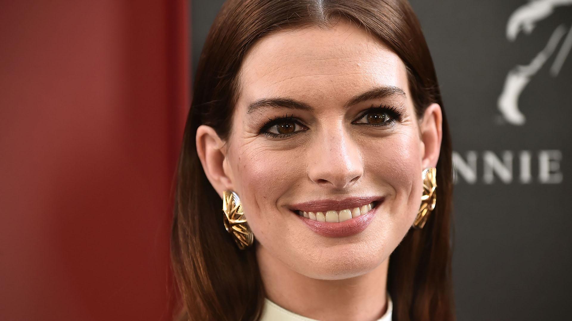 Anne Hathaway's Must See Walk Of Fame Ensemble