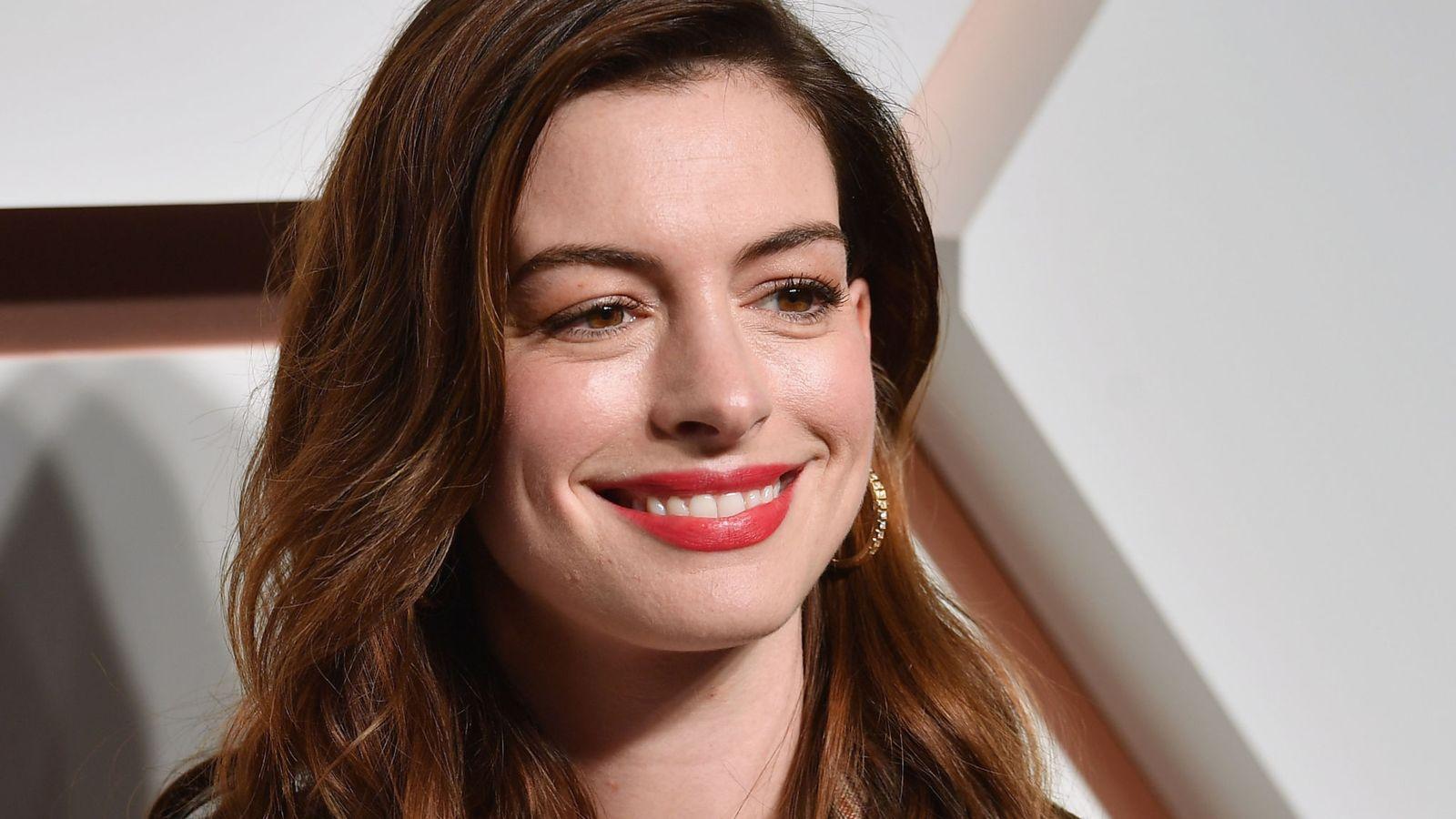 Anne Hathaway: 'I stopped apologising when I became a mother'. Ents