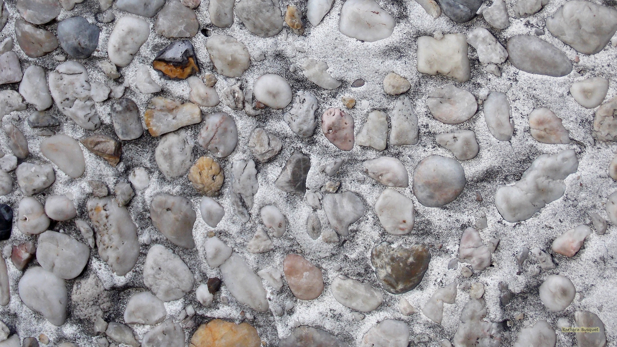 Concrete wall with small stones HD Wallpaper