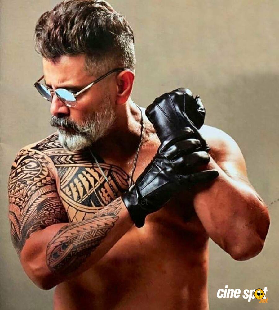 Vikram in Kadaram Kondan