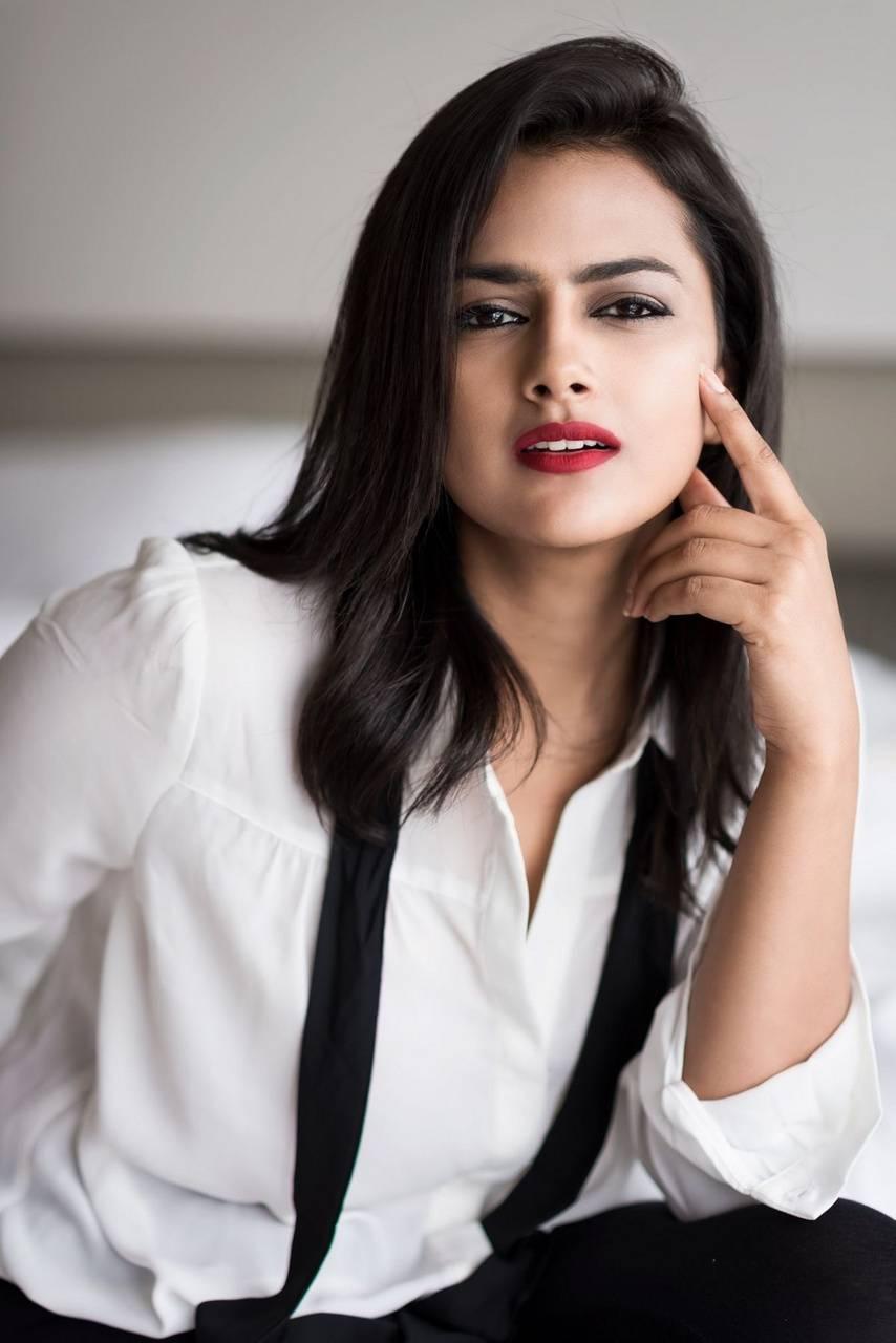 Shraddha Srinath Wallpaper