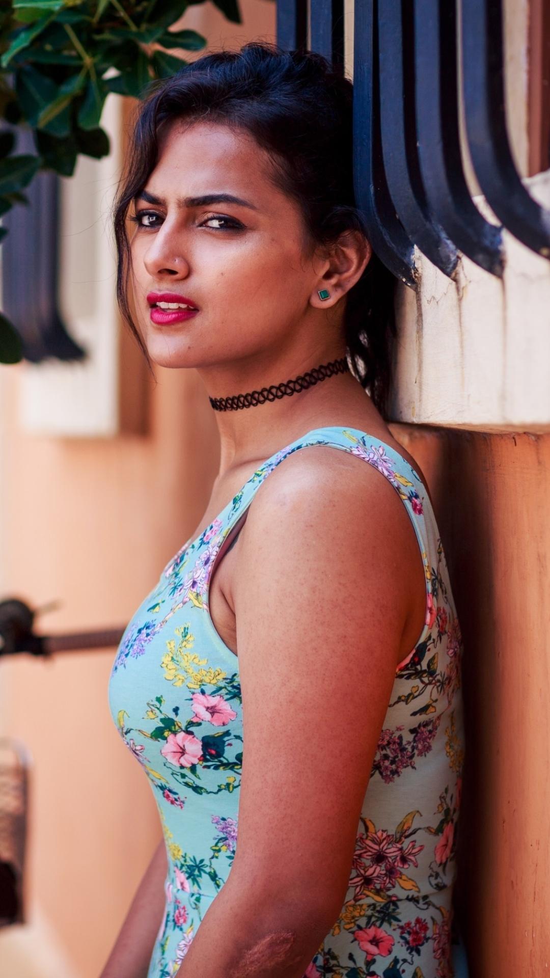 Celebrity Shraddha Srinath (1080x1920) Wallpaper