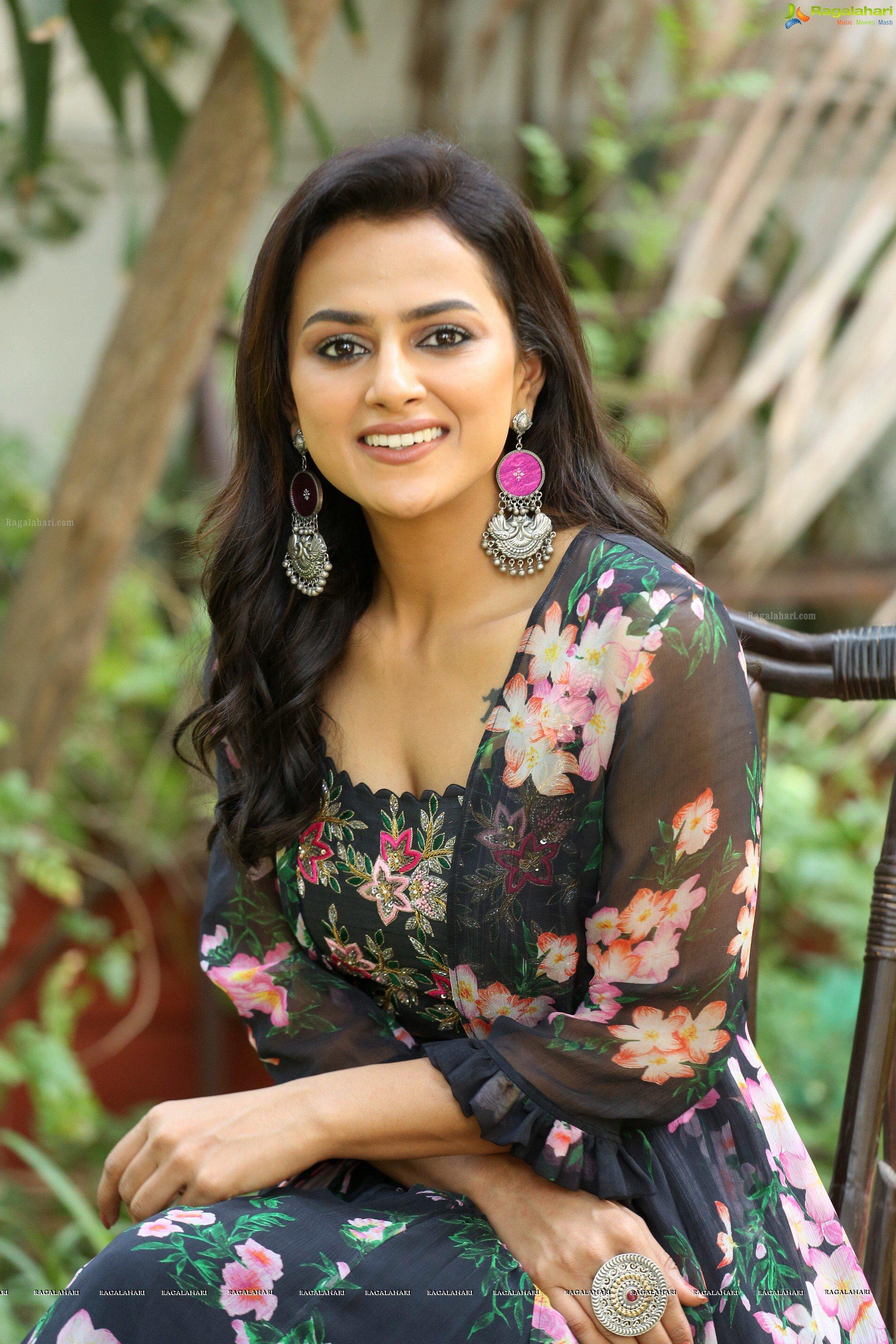 Shraddha Srinath (HD) Jersey Interview Image 48. Telugu Heroines